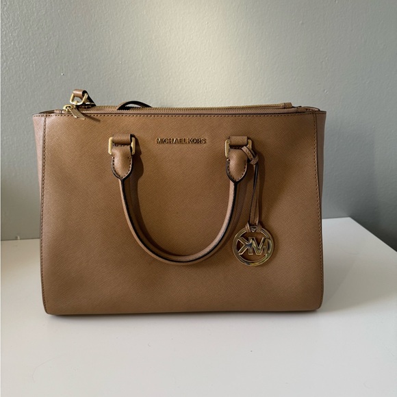Michael Kors Large Handbag with double zippers - Picture 1 of 7